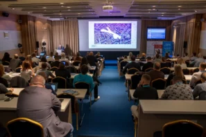 konferencia eFocus projektový manažment 2025, celkový záber na&nbsp;sálu plnú účastníkov